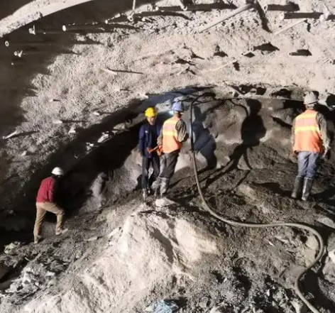 东丰拱顶带模注浆料的施工流程及注意事项